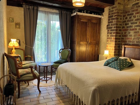 Standard Suite, Multiple Beds, Garden View | Individually decorated, individually furnished, desk, laptop workspace