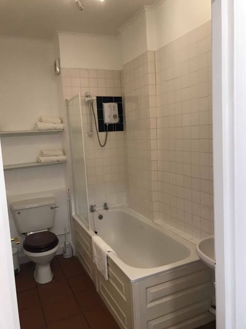 Classic Apartment, Private Bathroom | Bathroom