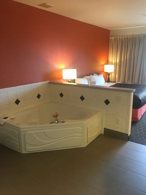 Room, 1 King Bed, Non Smoking, Jetted Tub | Deep soaking bathtub