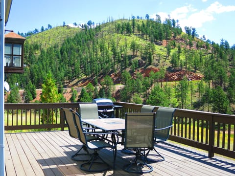 SPACIOUS DECK WITH A GAS BBQ GRILL AND PANORAMIC MOUNTAIN VIEW