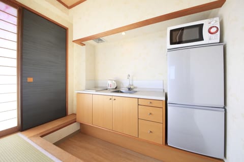 Japanese style room for 6 guests | Private kitchenette | Fridge, microwave, electric kettle, freezer