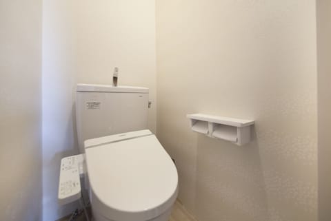 Japanese style room for 6 guests | Bathroom | Separate tub and shower, free toiletries, hair dryer, slippers