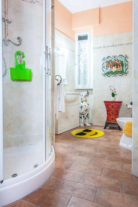 Quadruple Room | Bathroom | Shower, hair dryer, bidet, towels