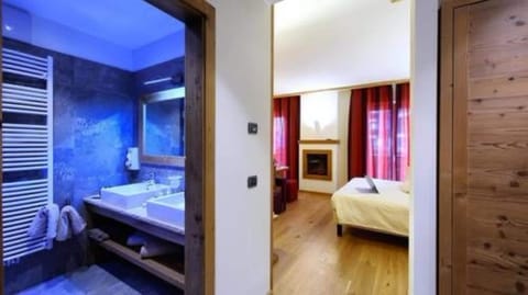 Junior Suite | Premium bedding, minibar, in-room safe, individually decorated