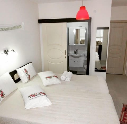 Family Room | In-room safe, desk, iron/ironing board, free WiFi