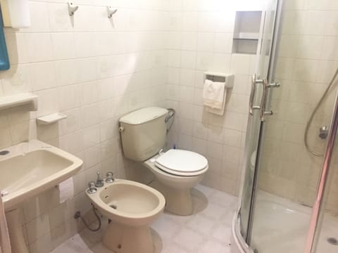 Standard Double Room, 1 Bedroom, Private Bathroom | Bathroom | Free toiletries, hair dryer, towels