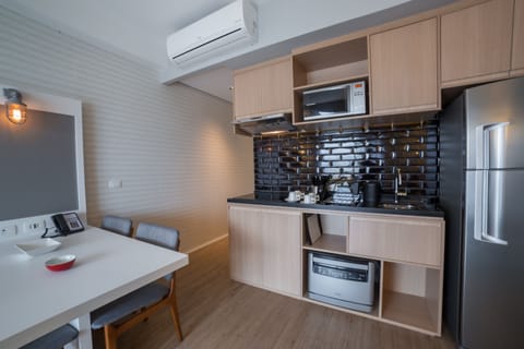 Executive Suite, 1 Double Bed | Private kitchen | Microwave, stovetop, dishwasher, coffee/tea maker