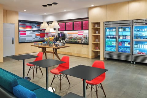 Daily cooked-to-order breakfast (USD 10.00 per person)