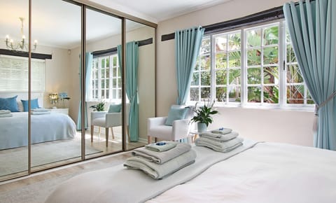 Hout Bay Beach Cottage | 3 bedrooms, premium bedding, in-room safe, desk