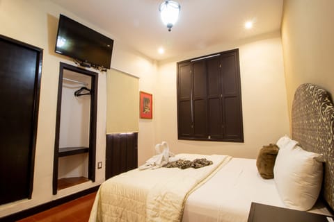 Standard Room | Minibar, desk, iron/ironing board, free WiFi