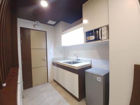 Studio | Private kitchenette | Fridge, microwave