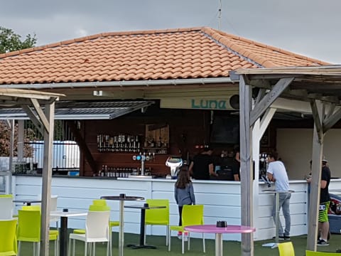 Poolside bar