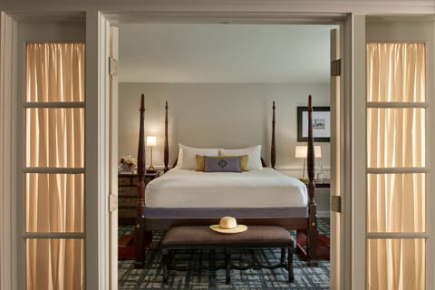 Suite, Bellevue 1 King | Premium bedding, down comforters, pillowtop beds, in-room safe