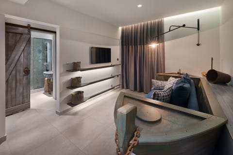 Junior Suite, Balcony | Premium bedding, minibar, in-room safe, desk
