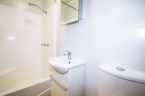 Mobile Home, 1 Queen Bed (Queen Van Room) | Bathroom | Shower, towels
