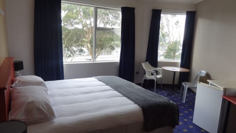 King Room | Premium bedding, iron/ironing board, free WiFi, bed sheets