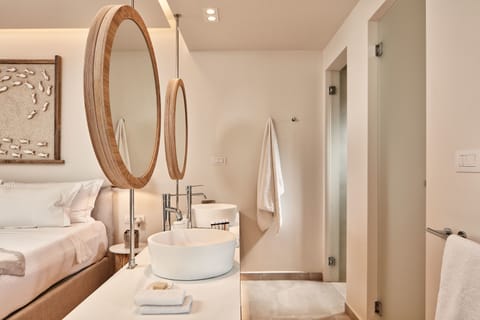 Superior Room, Sea View | Bathroom sink