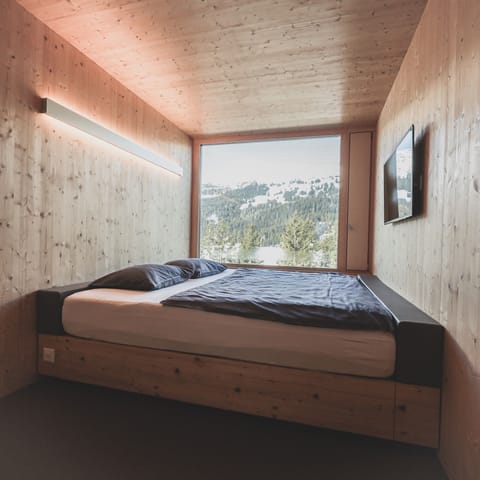 Hypo-allergenic bedding, soundproofing, free WiFi, bed sheets