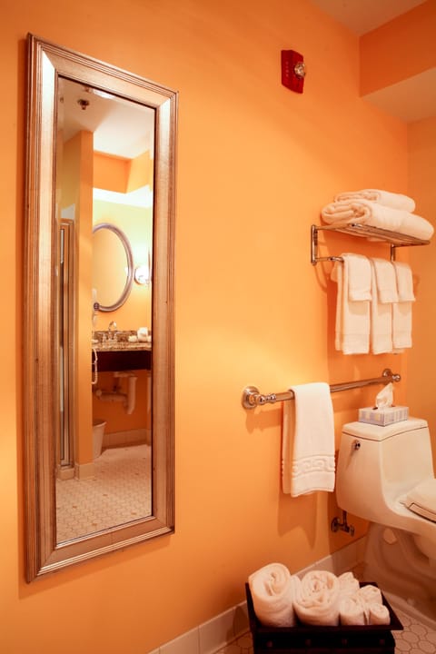 Double Room | Bathroom | Free toiletries, hair dryer, towels, soap
