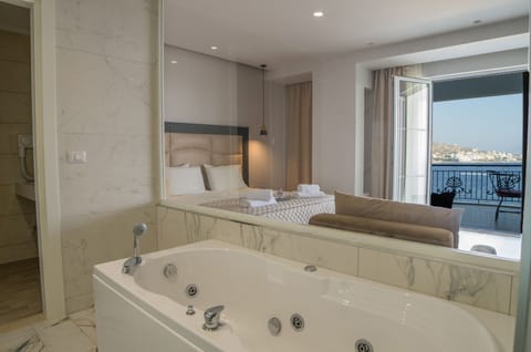 Superior Suite, Sea View | Bathroom shower