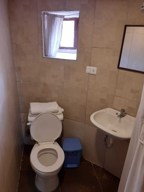 Basic Suite, 2 Bedrooms | Bathroom | Free toiletries, hair dryer, towels, shampoo