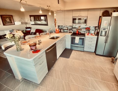 Full size GE Stainless steel appliances, quartz countertop