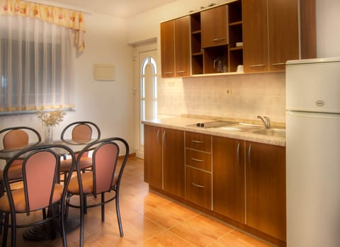 Comfort Apartment, Balcony, Sea View | Private kitchenette | Fridge, stovetop, cookware/dishes/utensils