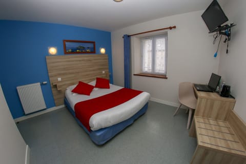 Double Room | Hypo-allergenic bedding, desk, blackout drapes, soundproofing