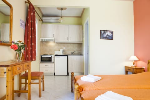 Apartment | Private kitchen | Fridge, oven, coffee/tea maker, electric kettle