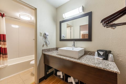 Superior Room, 1 King Bed, Non Smoking | Bathroom | Combined shower/tub, free toiletries, hair dryer, towels