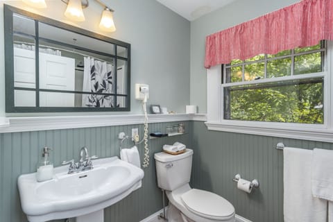 Luxury Cottage, Kitchenette, Garden View | Bathroom | Designer toiletries, hair dryer, bathrobes, towels