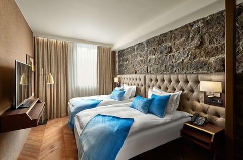 Twin Classic Room | Premium bedding, free minibar items, in-room safe, desk