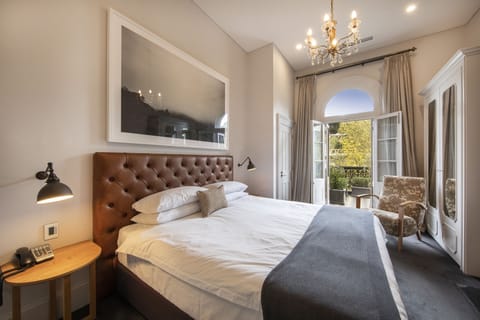 Mt Lofty Room | Premium bedding, free minibar, in-room safe, desk