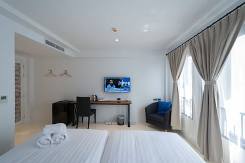 Deluxe Room | In-room safe, free WiFi, bed sheets