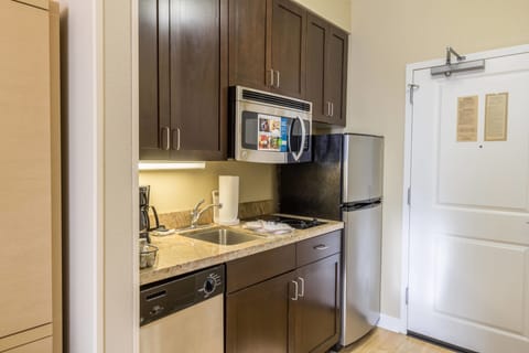 Full-size fridge, microwave, stovetop, dishwasher