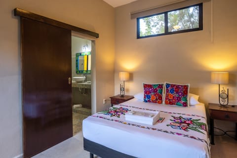 Queen Room - Casa de las Flores | Minibar, individually decorated, individually furnished, free WiFi