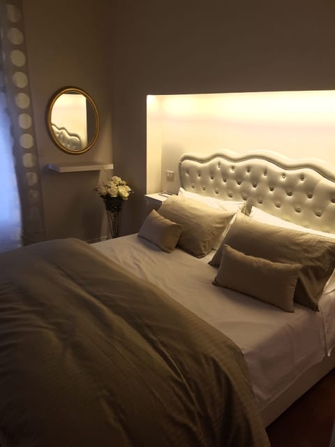 Deluxe Double Room, Ensuite | Premium bedding, minibar, individually decorated, individually furnished