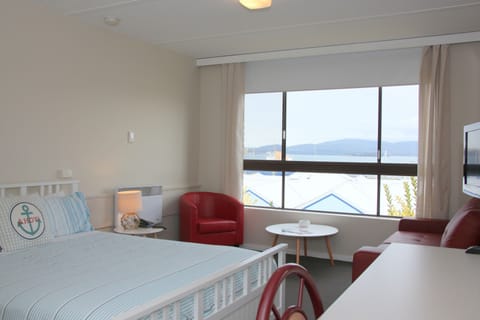 Standard Studio Suite, 1 Queen Bed, River View | Iron/ironing board, free cribs/infant beds, free WiFi, bed sheets