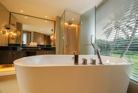 Executive Suite | Private spa tub