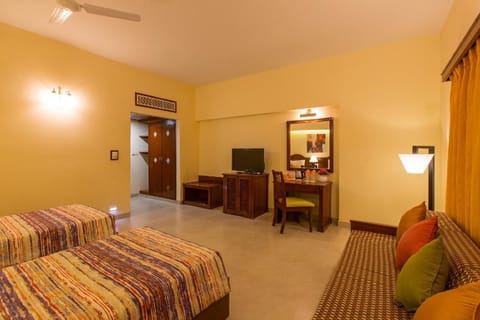 Deluxe Double or Twin Room, 1 Bedroom | Premium bedding, desk, rollaway beds