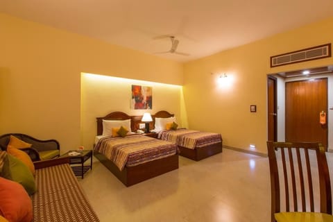 Deluxe Double or Twin Room, 1 Bedroom | Living area | Flat-screen TV