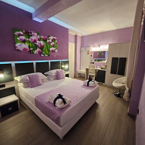 Deluxe Room | Premium bedding, minibar, in-room safe, desk