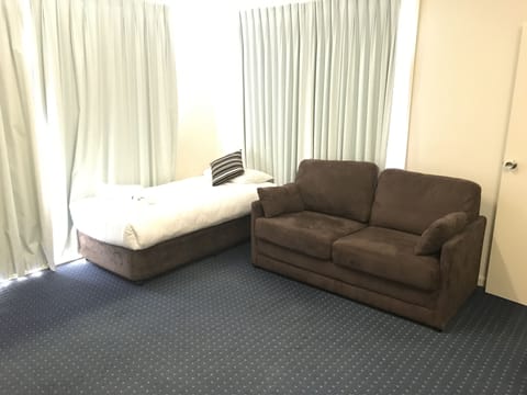 Apartment | Desk, iron/ironing board, free WiFi, bed sheets