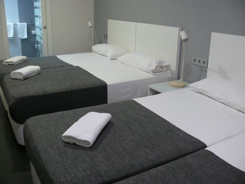 Comfort Quadruple Room, Multiple Beds | Bathroom | Free toiletries, hair dryer, towels