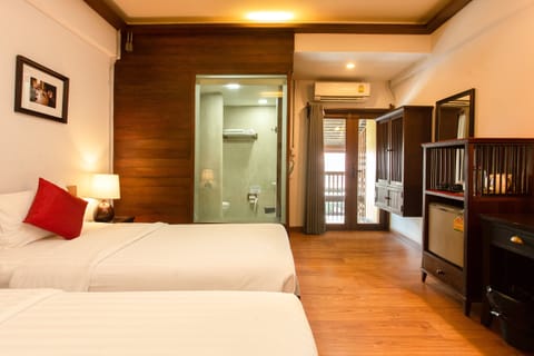 Superior Twin Room | In-room safe, desk, free WiFi, bed sheets