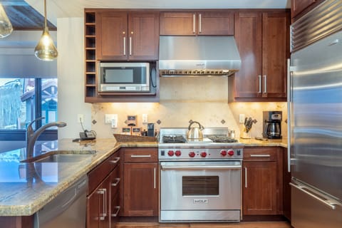 One Bedroom Deluxe Residence | Private kitchen | Microwave, coffee/tea maker, cookware/dishes/utensils