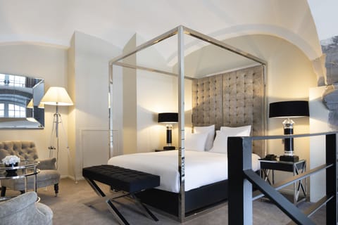 Traditional Suite (Duplex) | Premium bedding, minibar, in-room safe, desk