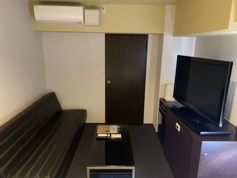 Deluxe Twin Room, Non Smoking | Living area | Flat-screen TV