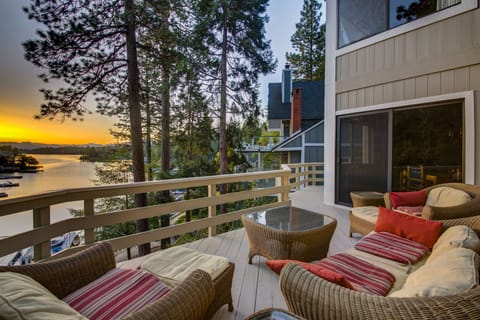 Sunrise over Paradise Bay.
Smell the Coffee!