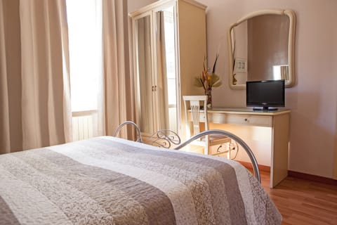 Double Room | Down comforters, in-room safe, desk, blackout drapes